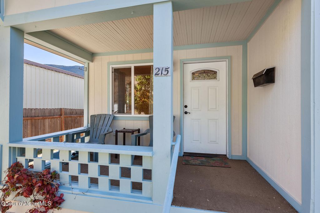 215 E Riverside AVE E, Kellogg, ID 83837 photo 3