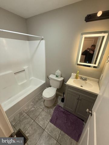 1220 LAKEVIEW DR, Cross Junction, VA 22625