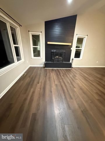 1220 LAKEVIEW DR, Cross Junction, VA 22625