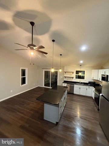 1220 LAKEVIEW DR, Cross Junction, VA 22625