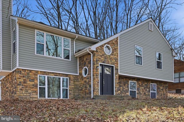 1220 LAKEVIEW DR, Cross Junction, VA 22625