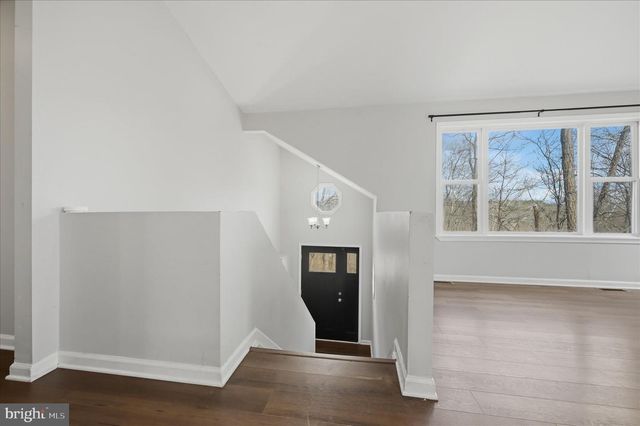 1220 LAKEVIEW DR, Cross Junction, VA 22625