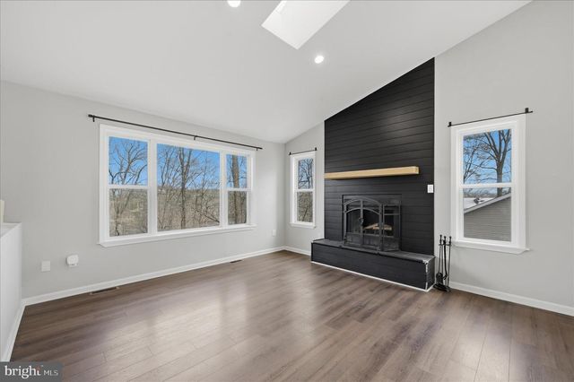 1220 LAKEVIEW DR, Cross Junction, VA 22625