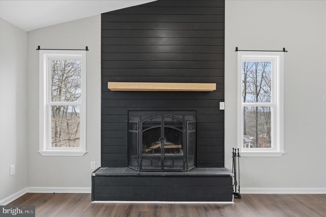 1220 LAKEVIEW DR, Cross Junction, VA 22625