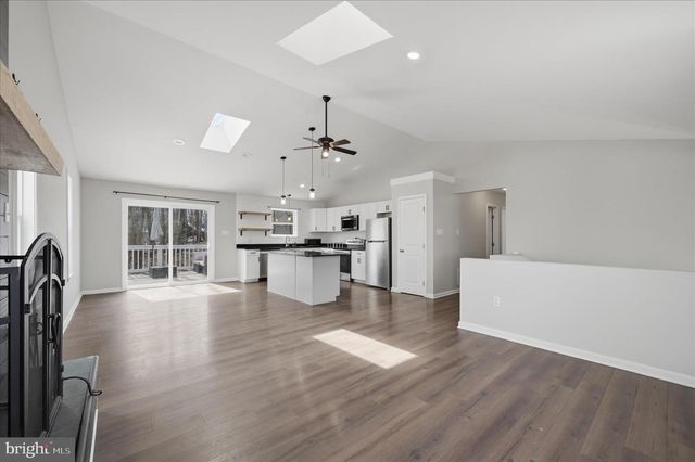 1220 LAKEVIEW DR, Cross Junction, VA 22625