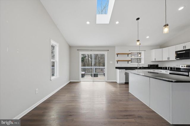 1220 LAKEVIEW DR, Cross Junction, VA 22625