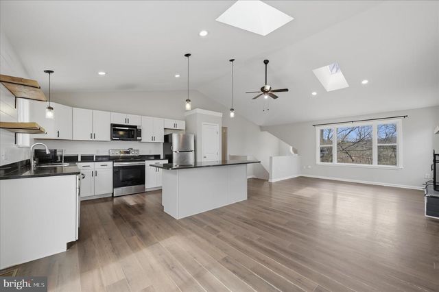 1220 LAKEVIEW DR, Cross Junction, VA 22625