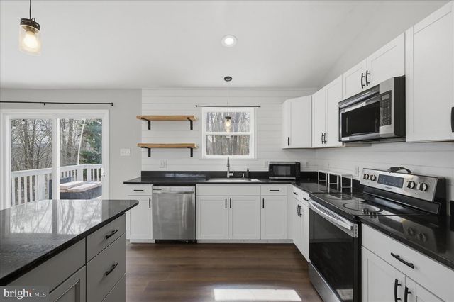 1220 LAKEVIEW DR, Cross Junction, VA 22625