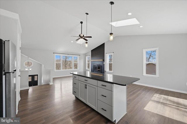 1220 LAKEVIEW DR, Cross Junction, VA 22625