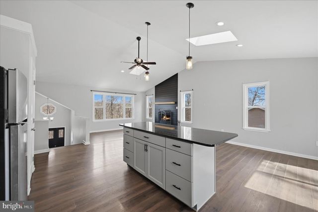 1220 LAKEVIEW DR, Cross Junction, VA 22625