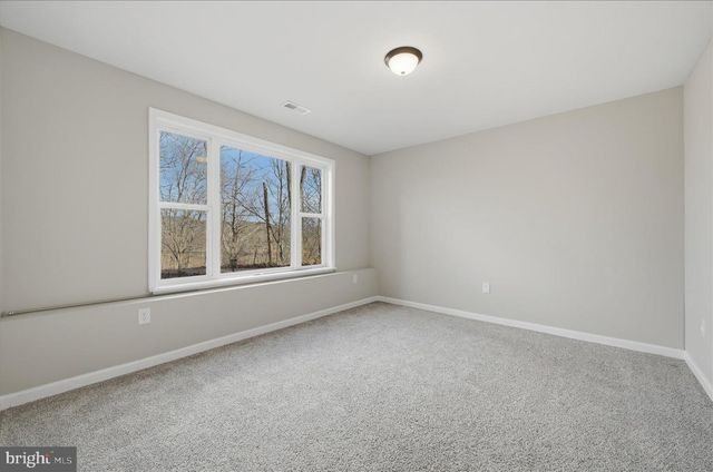 1220 LAKEVIEW DR, Cross Junction, VA 22625