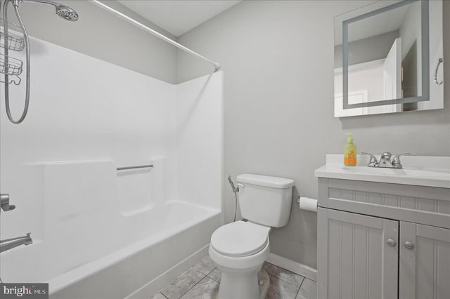 1220 LAKEVIEW DR, Cross Junction, VA 22625