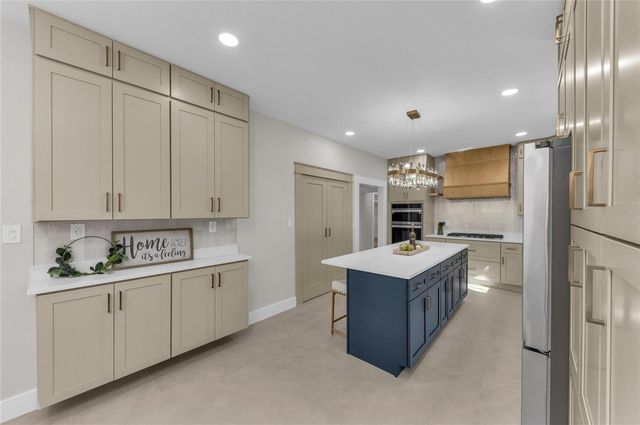 1611 HYDE PARK STREET, Sarasota, FL 34239