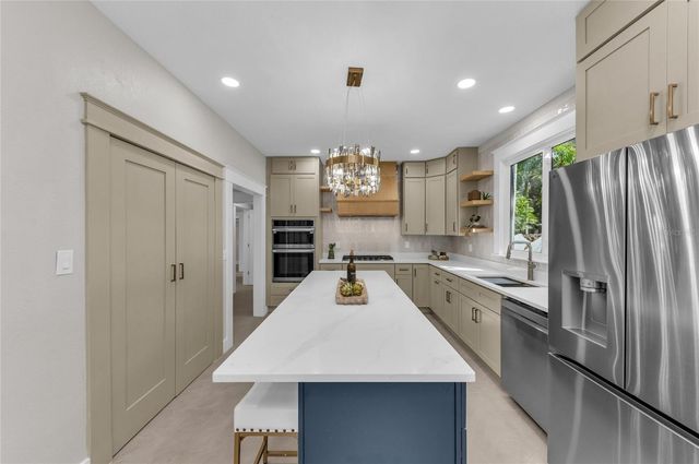 1611 HYDE PARK STREET, Sarasota, FL 34239