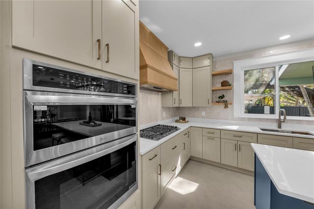 1611 HYDE PARK STREET, Sarasota, FL 34239