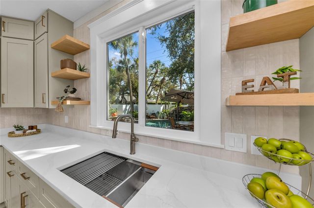 1611 HYDE PARK STREET, Sarasota, FL 34239