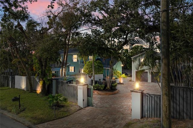 1611 HYDE PARK STREET, Sarasota, FL 34239