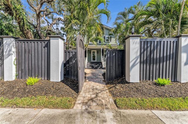 1611 HYDE PARK STREET, Sarasota, FL 34239