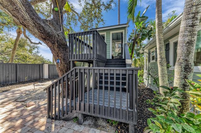 1611 HYDE PARK STREET, Sarasota, FL 34239