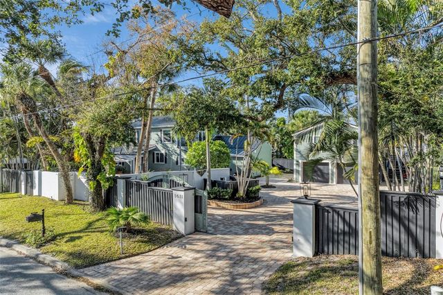 1611 HYDE PARK STREET, Sarasota, FL 34239