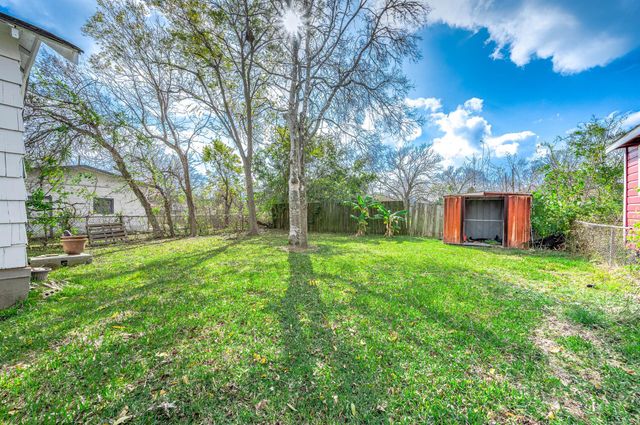 2012 Avenue F, Dickinson, TX 77539