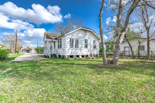 2012 Avenue F, Dickinson, TX 77539