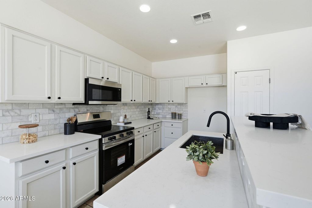 437 S 163RD Lane, Goodyear, AZ 85338