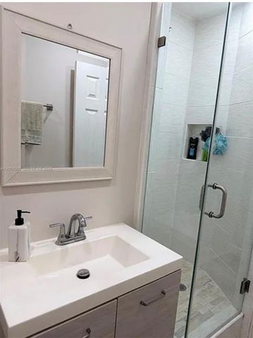 8261 SW 128th St 203, Pinecrest, FL 33156