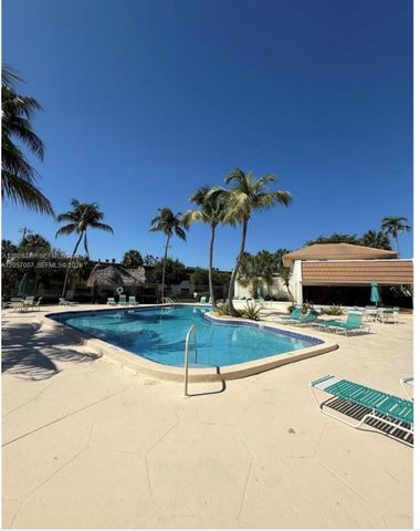8261 SW 128th St 203, Pinecrest, FL 33156