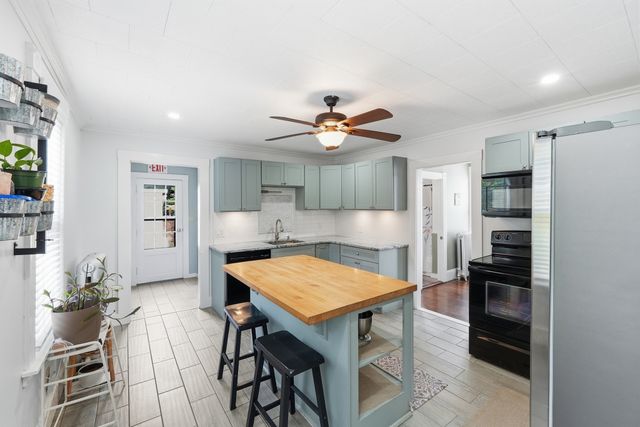 96 Apricot St, Worcester, MA 01603
