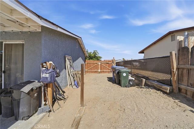 2004 Rushmore, Barstow, CA 92311