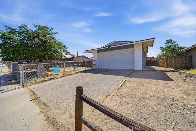 2004 Rushmore, Barstow, CA 92311