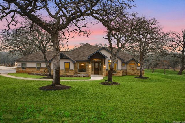 117 Crescent Rdg, Adkins, TX 78101