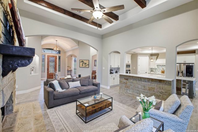 117 Crescent Rdg, Adkins, TX 78101