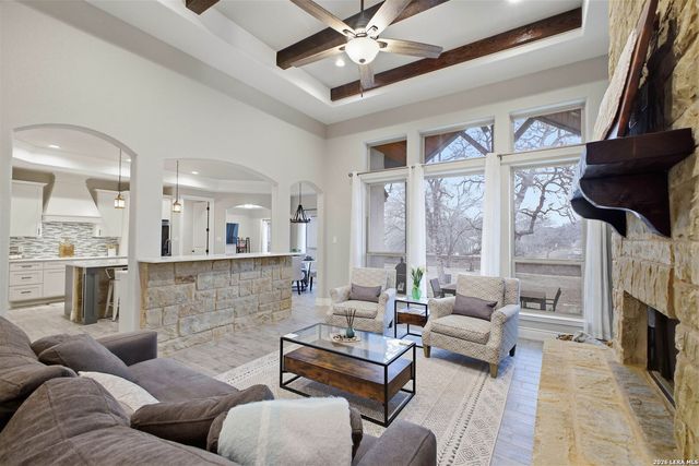 117 Crescent Rdg, Adkins, TX 78101