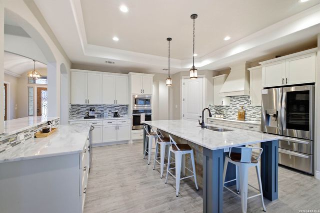 117 Crescent Rdg, Adkins, TX 78101