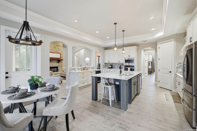 117 Crescent Rdg, Adkins, TX 78101