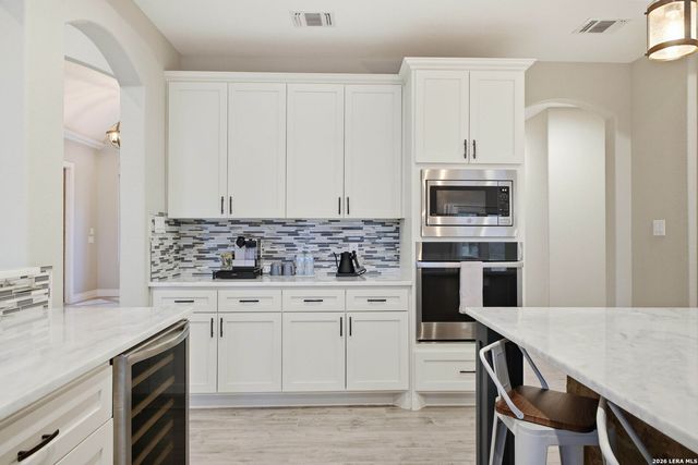 117 Crescent Rdg, Adkins, TX 78101