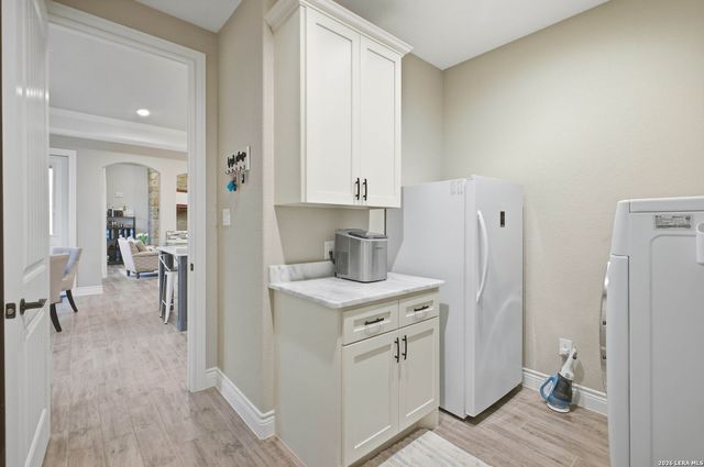 117 Crescent Rdg, Adkins, TX 78101