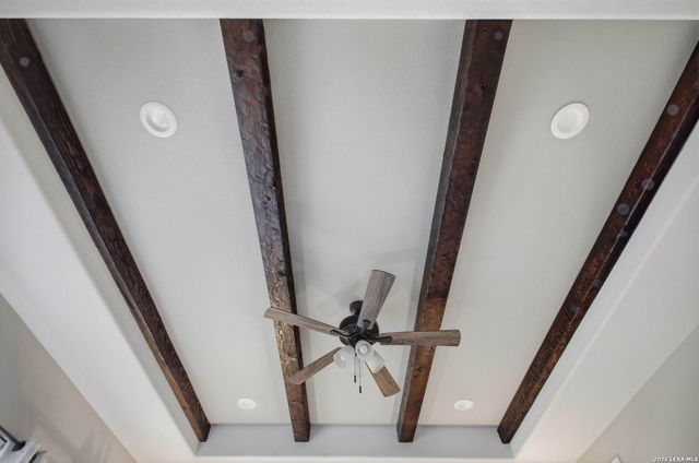 117 Crescent Rdg, Adkins, TX 78101