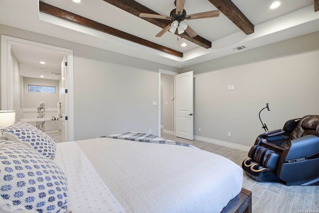 117 Crescent Rdg, Adkins, TX 78101