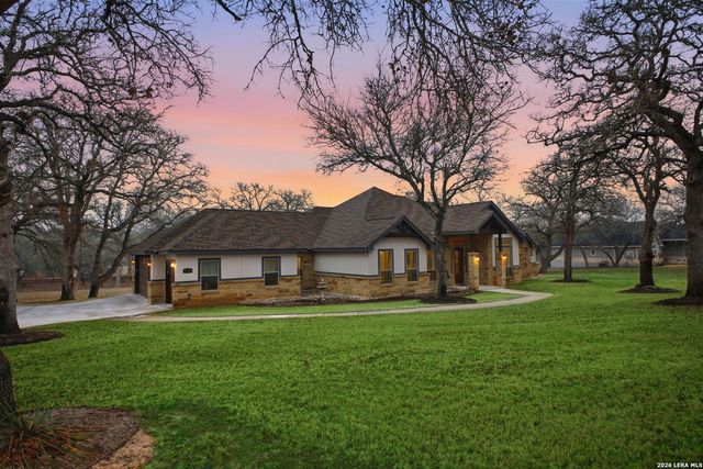 117 Crescent Rdg, Adkins, TX 78101