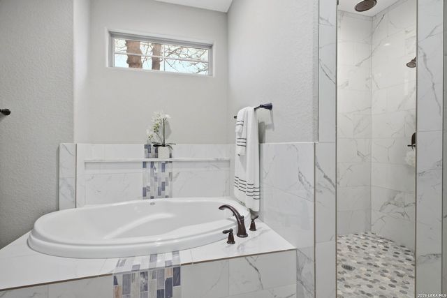 117 Crescent Rdg, Adkins, TX 78101