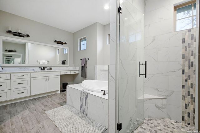 117 Crescent Rdg, Adkins, TX 78101