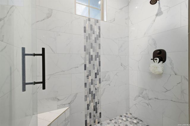 117 Crescent Rdg, Adkins, TX 78101