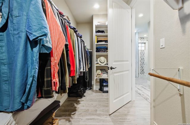 117 Crescent Rdg, Adkins, TX 78101