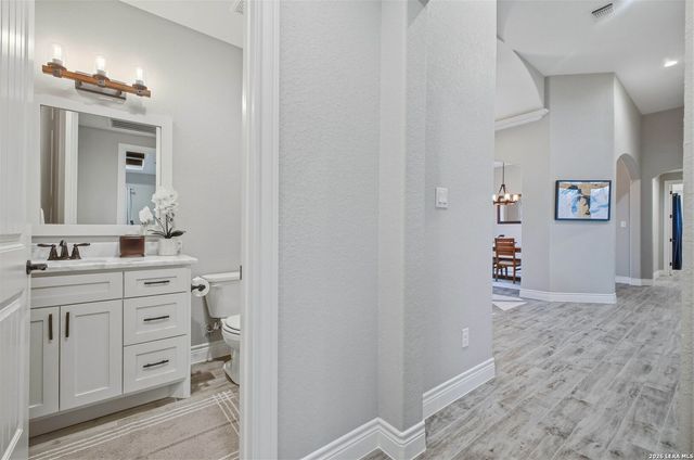 117 Crescent Rdg, Adkins, TX 78101