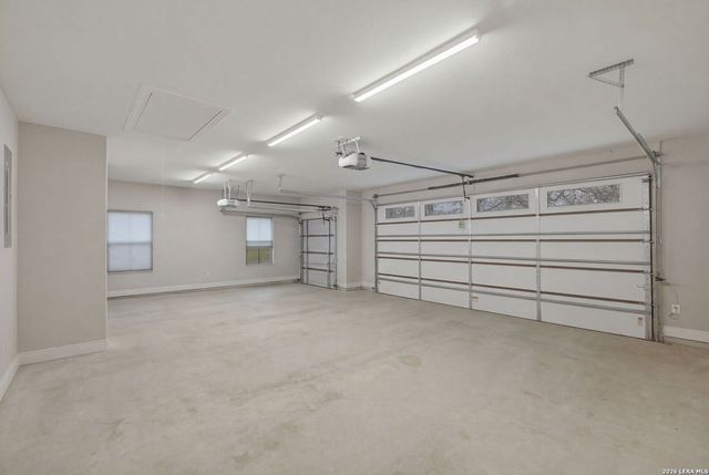 117 Crescent Rdg, Adkins, TX 78101