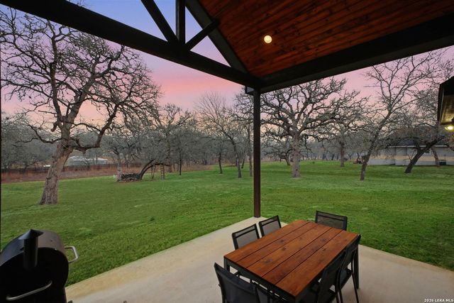 117 Crescent Rdg, Adkins, TX 78101