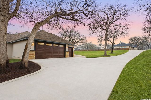 117 Crescent Rdg, Adkins, TX 78101